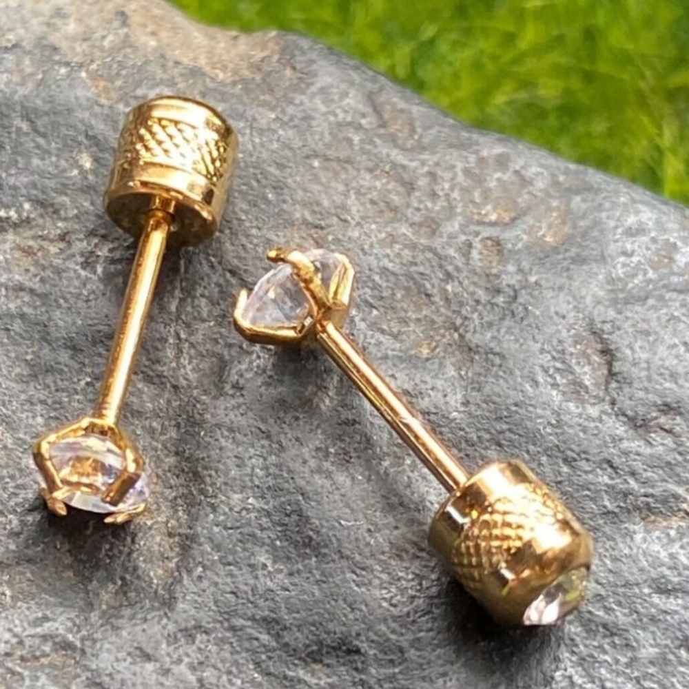 2 Pairs Of Screw Back Earrings - Picture 4 of 7